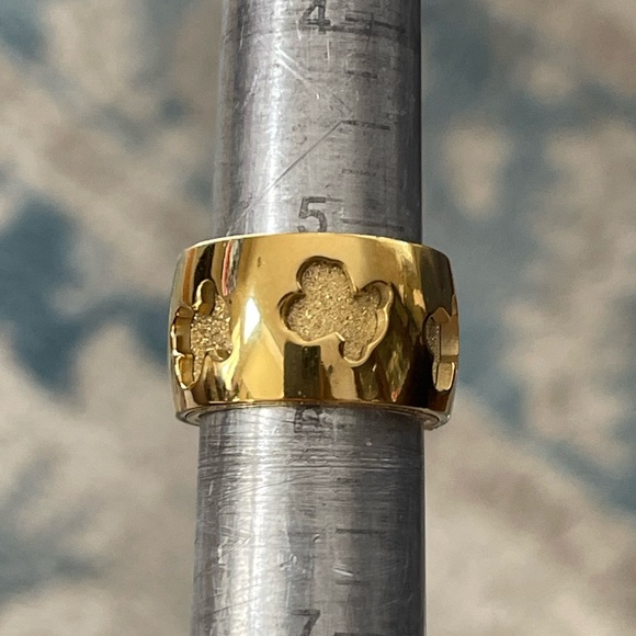 Gold tone stainless steel teddy bear wide band ring - Picture 9 of 12